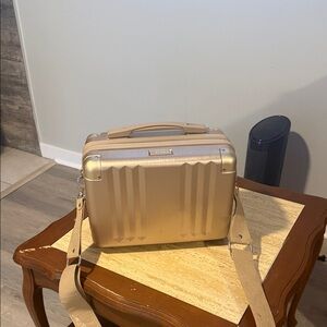 Mini Calpak Gold Hard Shell cosmetic/makeup Case